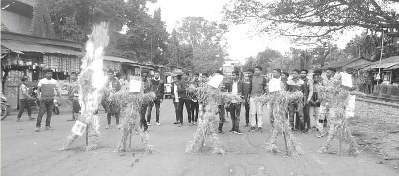 ATTSA burns effigies of MPs, MLAs over CAA in Doomdooma