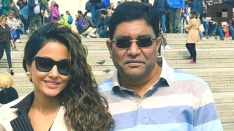 अभिनेत्री हिना खानला पितृशोक 