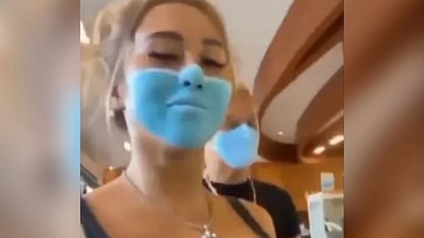 अतिशहाणपणा नडला! मास्कऐवजी रंग लावल्यामुळे फुटलं भांडं