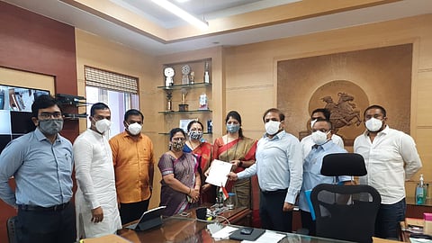 भाजप नगरसेवकाचे महिला अधिकाऱ्यांशी गैरवर्तन; रुपालीताई चाकणकरांची कारवाईची मागणी