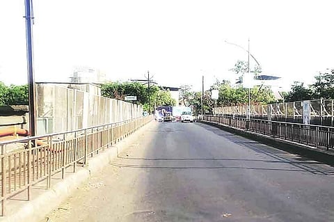 धुळ्यात सार्वजनिक वापरातील सर्व पूल बंद !