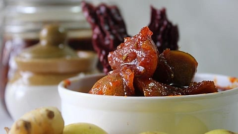 उन्हाळ्याच्या दिवसांत ही स्पेशल चटणी नक्की ट्राय करा 