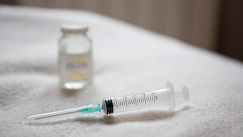 अमेरिकेत 16 वर्षे वयावरील सर्वांना कोरोनाची लस