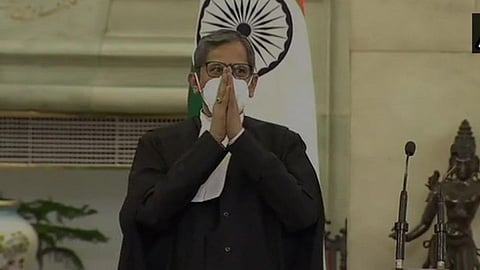 जस्टीस एन. व्ही रमणा भारताचे 48 वे सरन्यायाधीश; राष्ट्रपतींनी दिली पदाची शपथ 