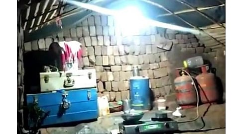 Video - विटा करतच लावतात जीवनाला थर... 