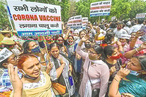 भाष्य : लशींचे राजकीय अर्थकारण