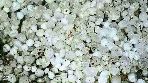 Heavy hail in the eastern part of Igatpuri