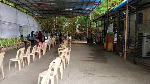 आधी लस नव्हती, आता माणसं नाहीत; नियमामुळे नियोजन फसले