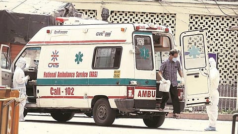 VIDEO - सावधान! रस्त्यावरून फिराल तर ॲम्ब्युलन्स मधून नेणार ? 