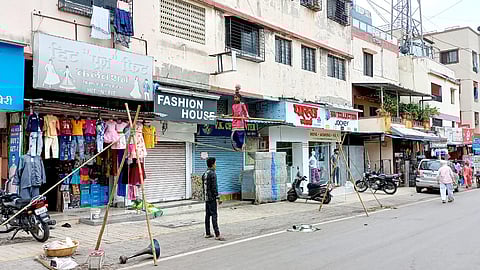 टीचभर पोटासाठी नाचतो डोंबारी; जगण्यासाठी रोजचा संघर्ष!