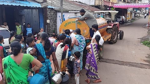 ऐन पावसाळ्यात जोतिबाचा डोंगर तहानला; डोंगरावर टँकरने पाणी