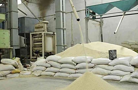 शेतकऱ्यांसाठी उभी केली राइस मिल अन् ४० जणांना दिला रोजगार