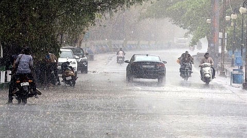 धो-धो धुतले! पावसाने नागरिकांची तारांबळ; चोवीस तासांत ७९ मिलिमीटर