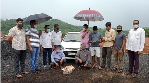 सांबराची  शिंगे विकणाऱ्यावर राजापुरात कारवाई;  दोघे ताब्यात


