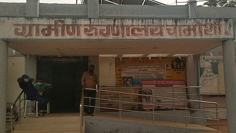 ‘चलता हैं चलने दो’ : ग्रामीण रुग्णालयाला पेलवेना रुग्णसेवेचा भार