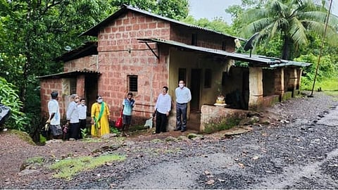 महाळुंगेत रस्त्याला तडे; कुटुंबांचे स्थलांतर