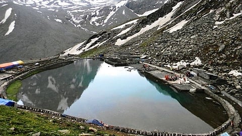 'हिमाचल'ला भेट देण्याचा विचार आहे? मग 'या' तलावाला भेट द्या