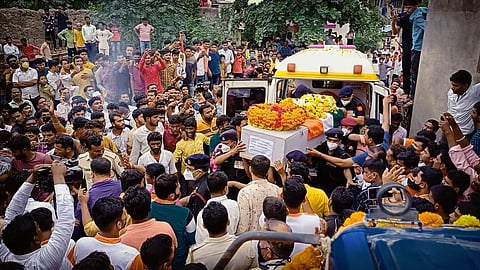 शहीद जवान अमर रहे...; हुंदक्यांनी दिला अखेरचा निरोप