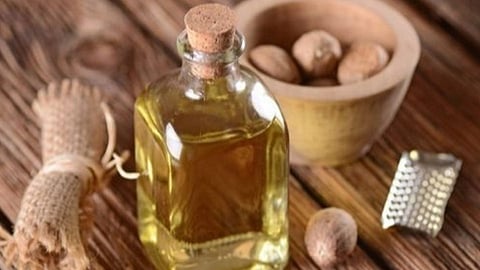 गुणकारी जायफळाचे तेल; तोंडातील दुर्गंधी करते दूर