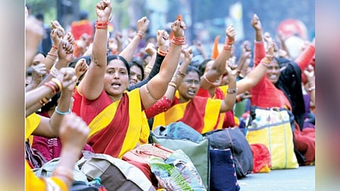 भाष्य : स्त्रियांचा रखडलेला ‘गृह’प्रवेश 