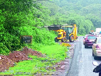 रत्नागिरी: आंबा घाटातून अवजड वाहतूक सुरू करा