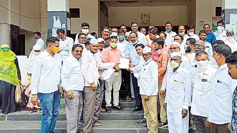 20 sarpanchs warned to go on hunger strike demanding panchnama of crops