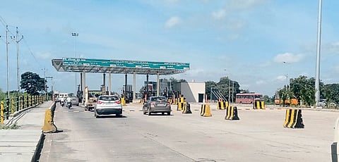Jalgaon: वीस किलोमीटरमध्ये दोनदा टोलवसुली