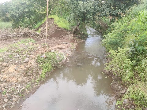 जांभूळखोऱ्यातील चर फुटली