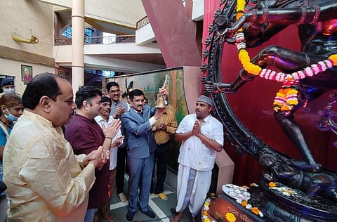 डोंबिवली : सावित्रीबाई फुले नाट्यगृहाची तिसरी घंटा वाजली, पडदे उघडले