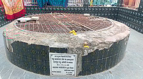 गांधी जयंती विशेष : सुदर्शन समाजासाठी बांधा विहीर