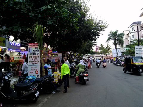 अंबामाता मंदिर चौकाला अतिक्रमणांचा विळखा