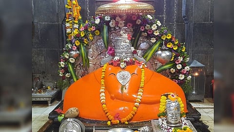 बल्लाळेश्वराच्या दर्शनासाठी हजारो भक्तांच्या रांगा