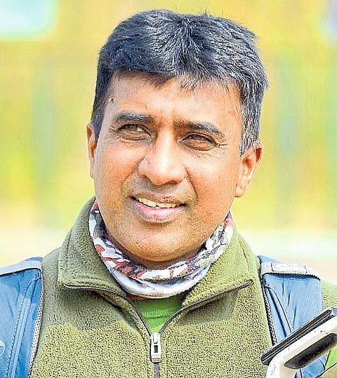आनंद बोरांना 