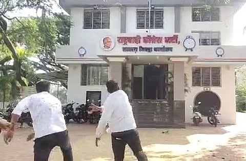 आमदार शशिकांत शिंदे समर्थकांची NCP कार्यालयावर दगडफेक