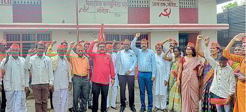नांदेड : शेतकरी आंदोलनातील हुतात्म्यांना अभिवादन