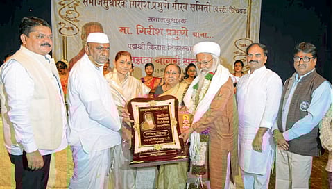पिंपरी : गिरीश प्रभुणे यांचा सपत्निक नागरी सत्कार