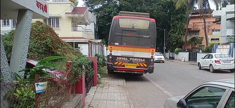 बिबवेवाडीतील पार्किंग चा फज्जा; वाहतूक  पोलिस, महापालिका प्रशासनाचे दुर्लक्ष.