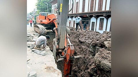 Pune : दुरुस्ती पथविभागाकडे?