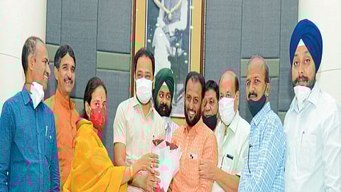 महापालिकेत कॉँग्रेसची एकहाती सत्ता असून त्यांच्याकडेच सर्व पदे