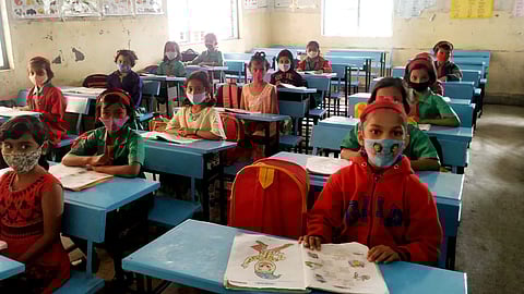 पहिली ते सातवी वर्ग सुरू; विद्यार्थ्यांची उपस्थिती पन्नास टक्के