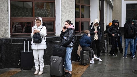 Ukraine : ''गरज पडल्यास भारतीयांसाठी वायुसेनेची मदत घेऊ'' 