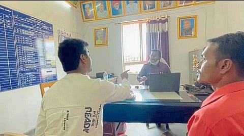 औरंगाबाद : कोंडून घेताच अधिकाऱ्याने दिली मोजणीची तारीख