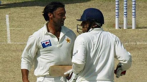 Shoaib Akhtar vs Virender Sehwag 