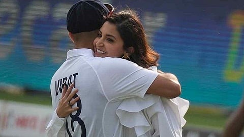 #VK100 : शंभराव्या कसोटीतील विराट अनुष्काचे 'रोमँटिक' फोटो
