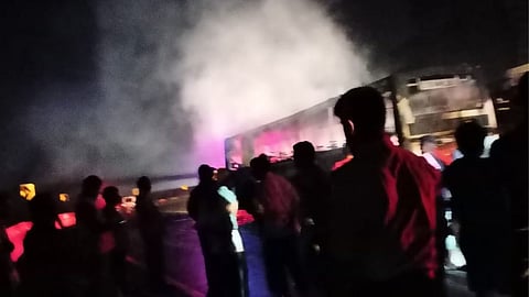 fire Broke in kalyan Karad Shivshahi bus 