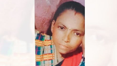 मृत पत्नीला सोडून पती पसार