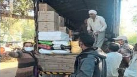 Jalgaon Parolya one and half kilos plastic carrybags confiscated