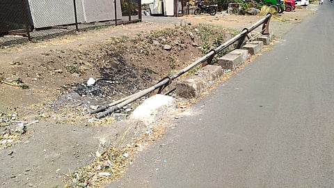Will the Municipal Commissioner pay attention to Destroying Holes and Railings Aurangabad Road nashik News