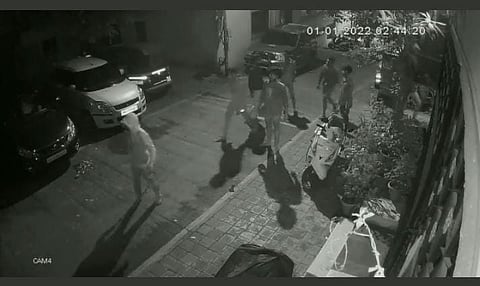 सरावी म्हणून चक्क व्हिडिओ देखील काढण्यात आले आहेत.