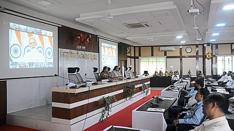 MP present in the dialogue program at the collector's office Dr. Hina Gavit, Dist. W. Member Dr. Supriya Gavit, Officer and Beneficiary.